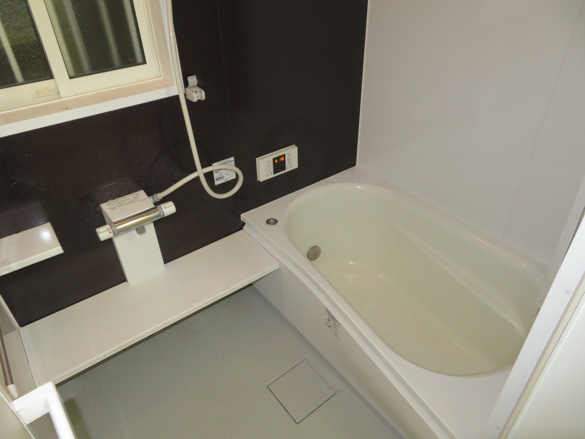 バス・シャワールーム　リフォーム済です