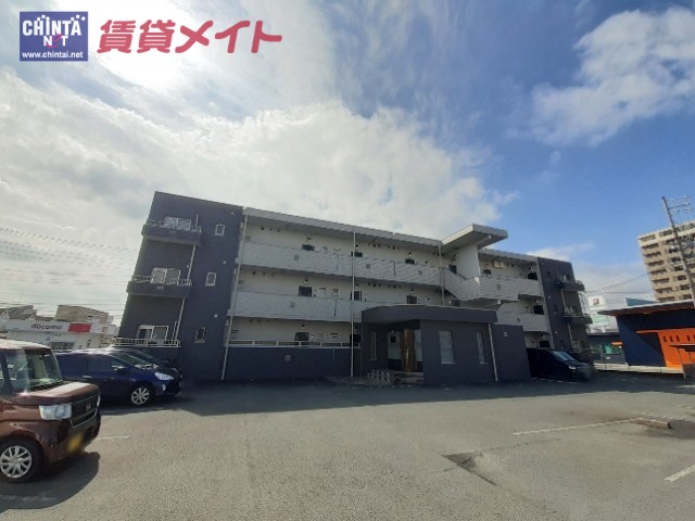 松阪市川井町のマンションの建物外観
