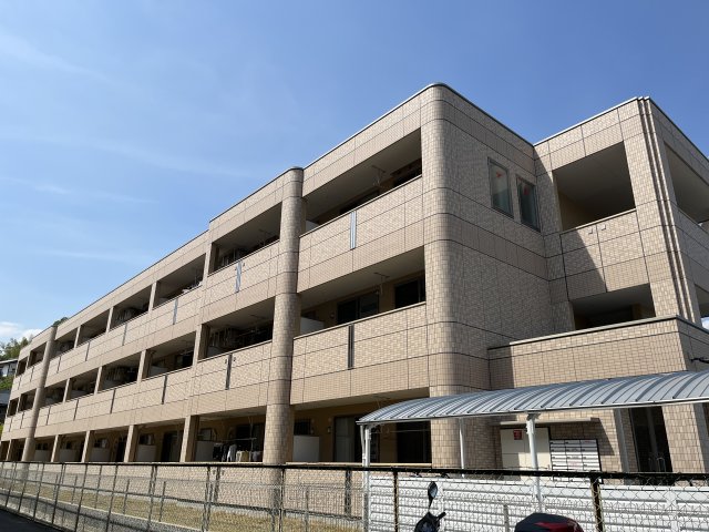 広島市東区矢賀のマンションの建物外観