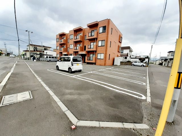 【函館市亀田港町のマンションの駐車場】