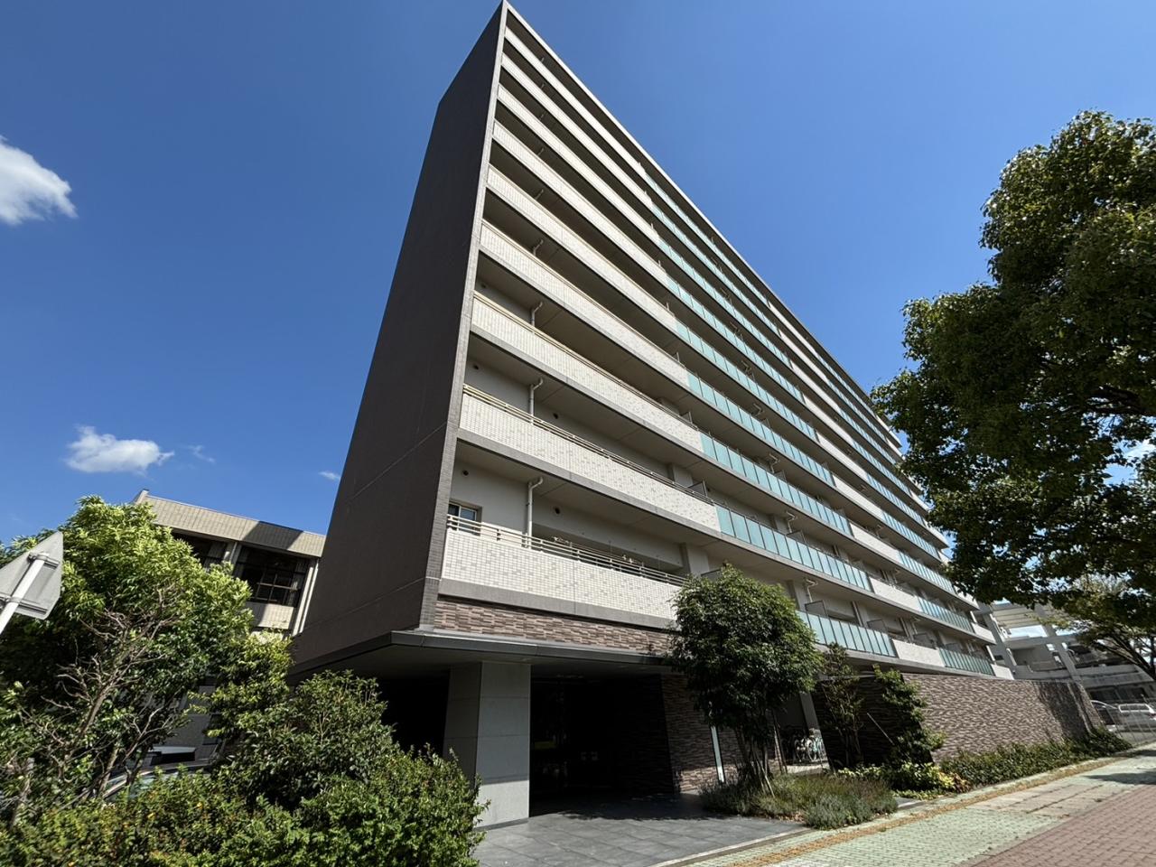 サーパス駅前弐番館の建物外観