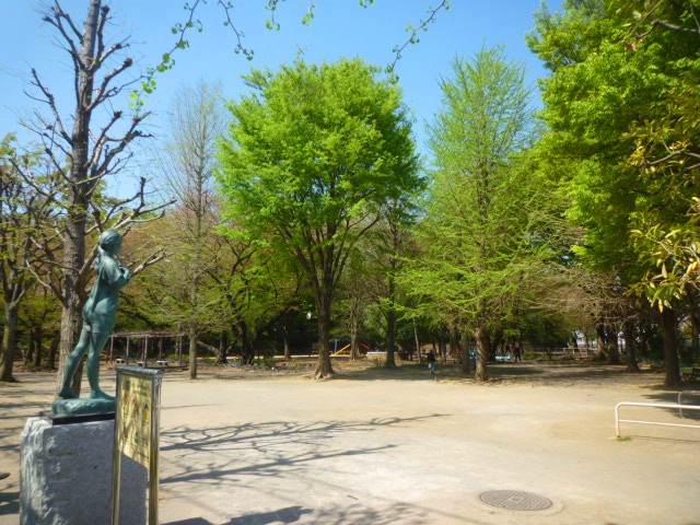 【練馬区桜台のアパートの公園】