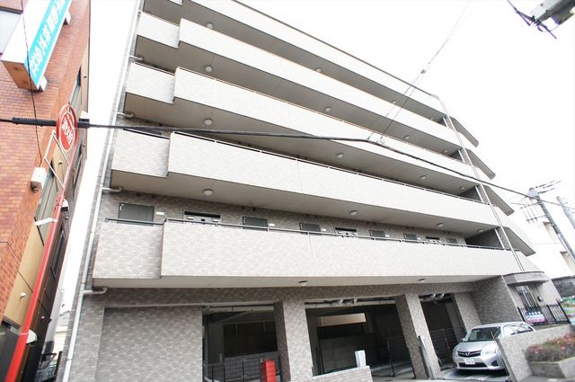 【新田町小川マンションの建物外観】