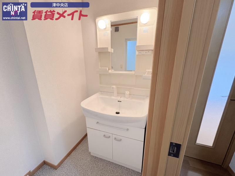 洗面設備　同型参考写真