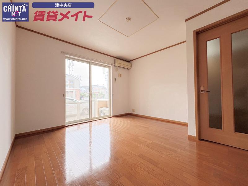 居室・リビング　同型参考写真