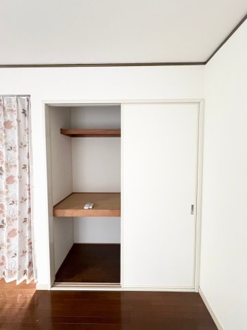 収納　押入サイズの収納がありますので、お荷物が多い方も安心です。