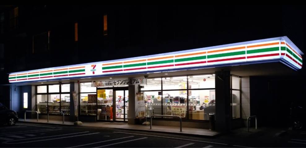 コンビニ　セブンイレブン（コンビニ）まで338m