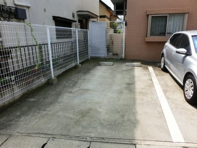 【柏市今谷上町のマンションの駐車場】