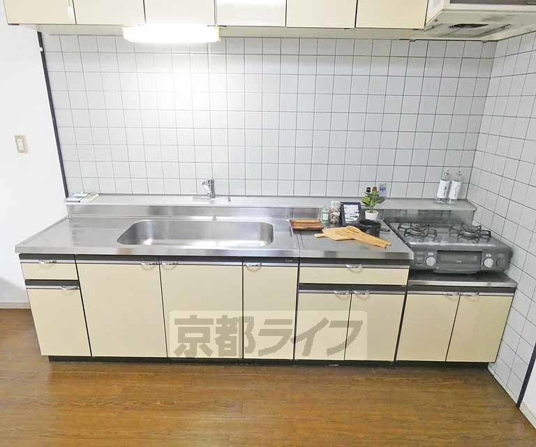 【京都市伏見区深草大亀谷大山町のマンションのキッチン】