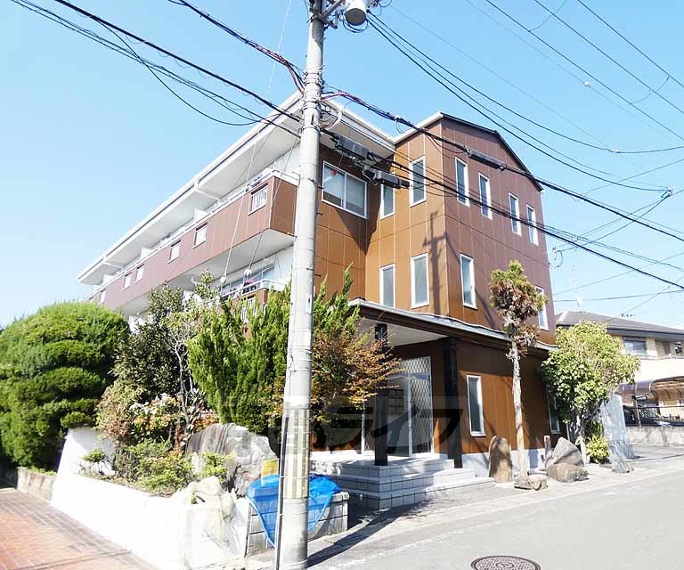 京都市伏見区深草大亀谷大山町のマンションの建物外観