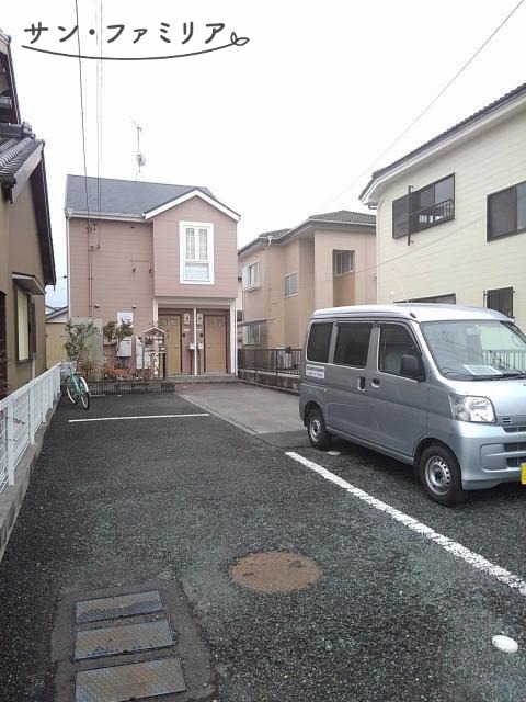 【豊川市美園のアパートの駐車場】