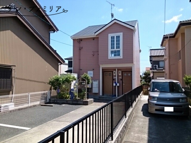 豊川市美園のアパートの建物外観