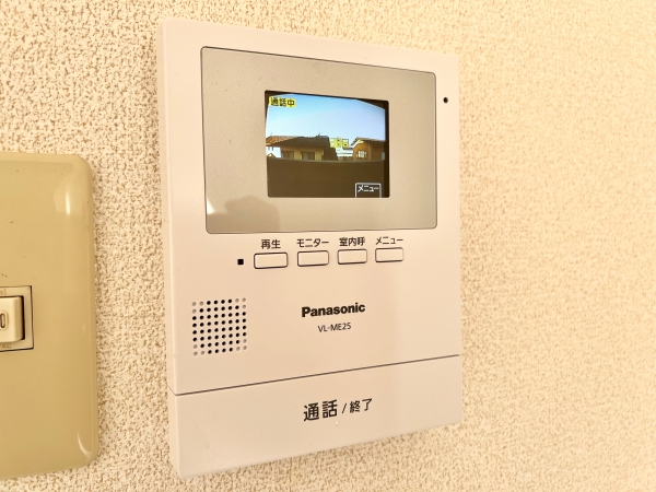 セキュリティ　訪問者がモニターで確認できるインターフォンで安心です。