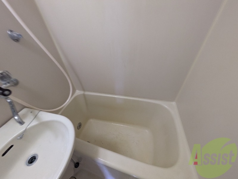 バス・シャワールーム　バスルームはコンパクトで使いやすそうですね。