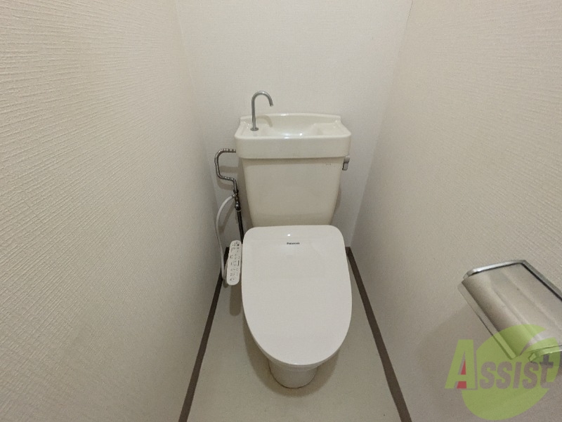 トイレ　トイレは温水洗浄便座なので寒い季節も安心ですね。