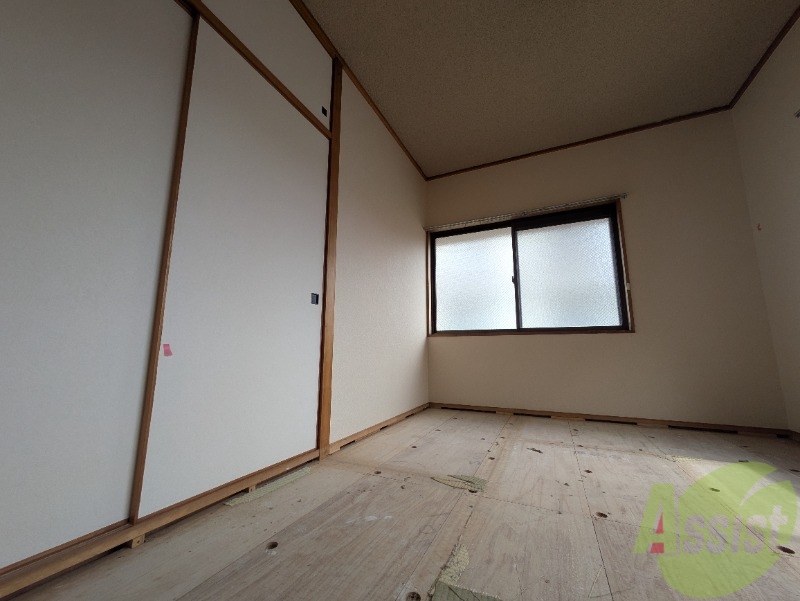 その他部屋・スペース　和室６帖には押入れ収納と窓が付いています。