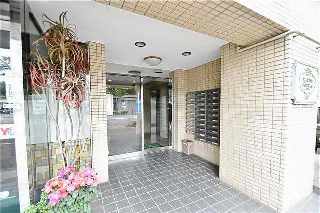 エントランス　こちらの建物の入口です