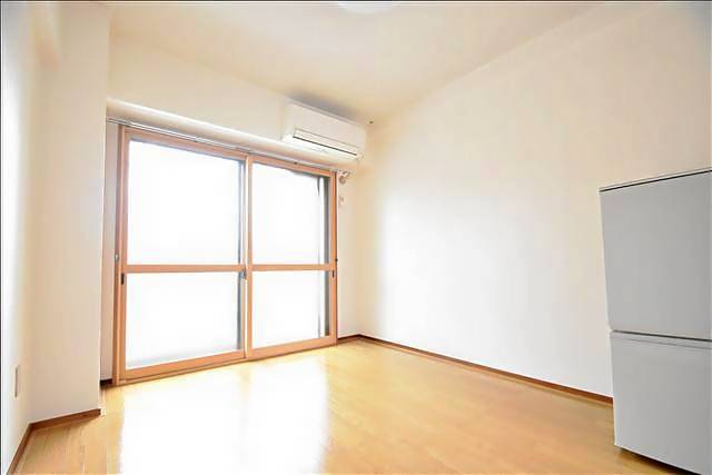 居室・リビング　明るいお部屋です