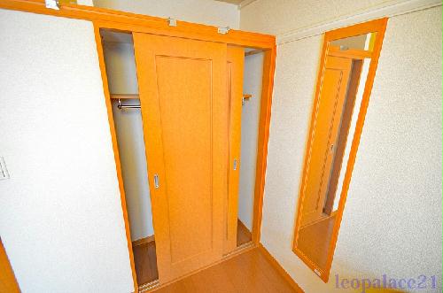収納　同タイプ部屋の写真となり設備等は現況と異なる場合があります。