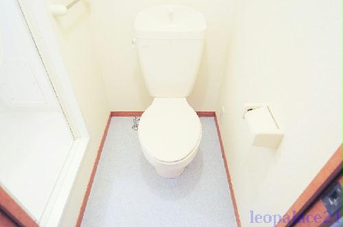 トイレ　同タイプ部屋の写真となり設備等は現況と異なる場合があります。