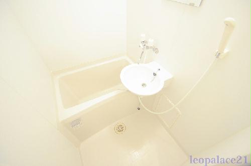 バス・シャワールーム　同タイプ部屋の写真となり設備等は現況と異なる場合があります。