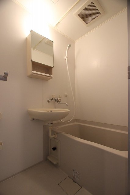 バス・シャワールーム　同物件別部屋