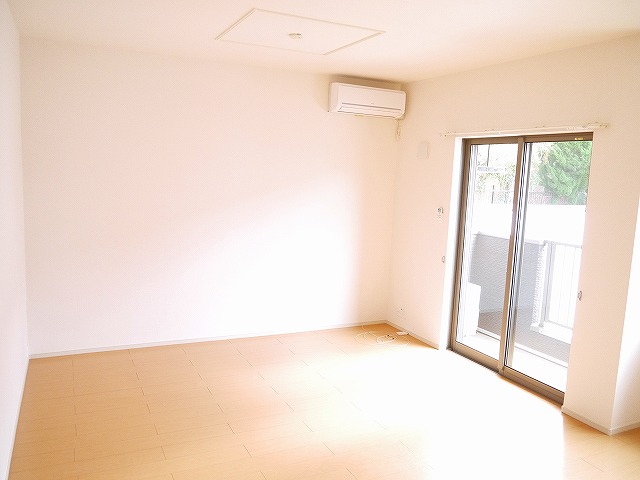 居室・リビング　ゆったり過ごせる居間です