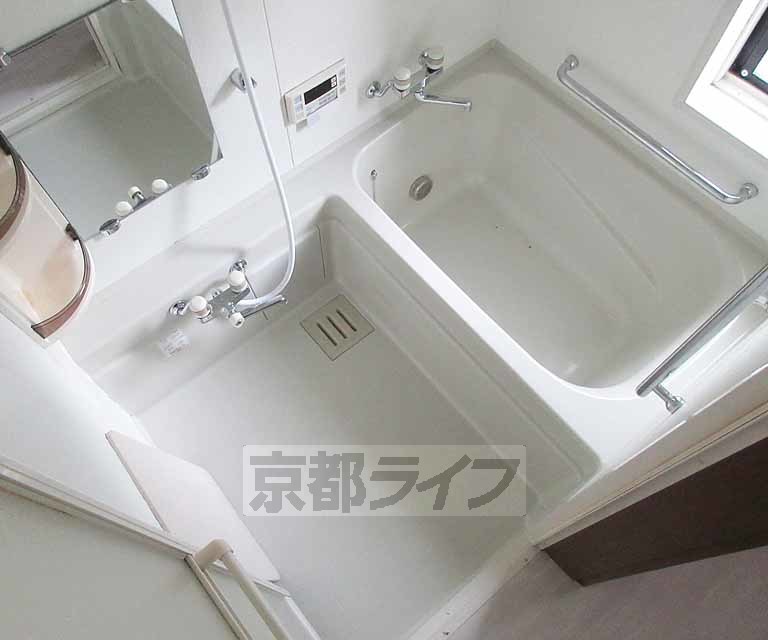 バス・シャワールーム　ピカピカのお風呂です・