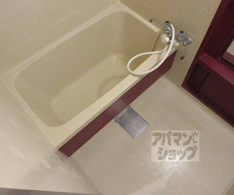 バス・シャワールーム　ゆったりバスルームです！