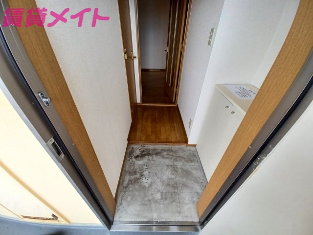 玄関　同タイプの部屋写真です。