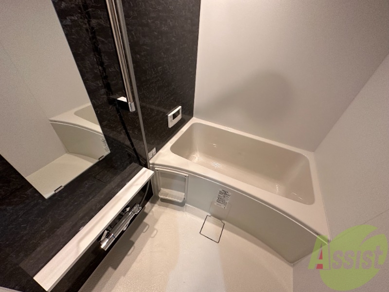 バス・シャワールーム　こちらのお風呂で一日の疲れを癒してください。