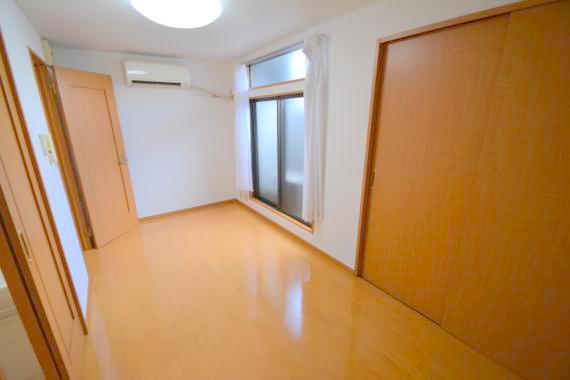 居室・リビング　どんな家具でも合わせやすいですよ。