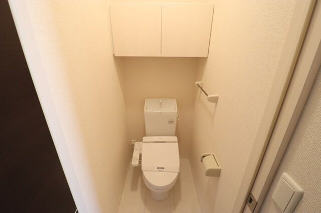 トイレ　温水洗浄暖房便座