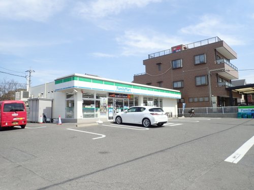 コンビニ　ファミリーマート　名東極楽店（コンビニ）まで568m