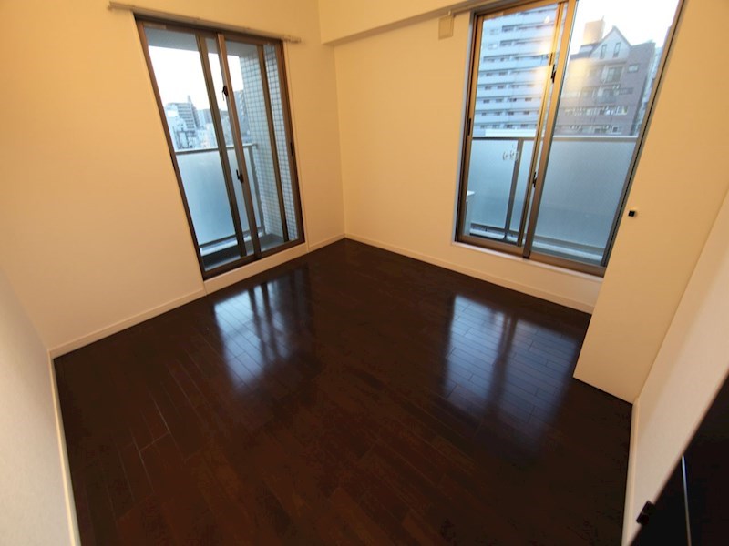 バルコニー　洋室7帖　2面採光　エアコン完備　バルコニー