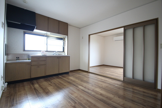 居室・リビング　※他号室の写真です。