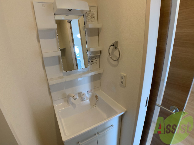 洗面設備　洗面台は独立しています。朝の身支度はこちらでどうぞ～