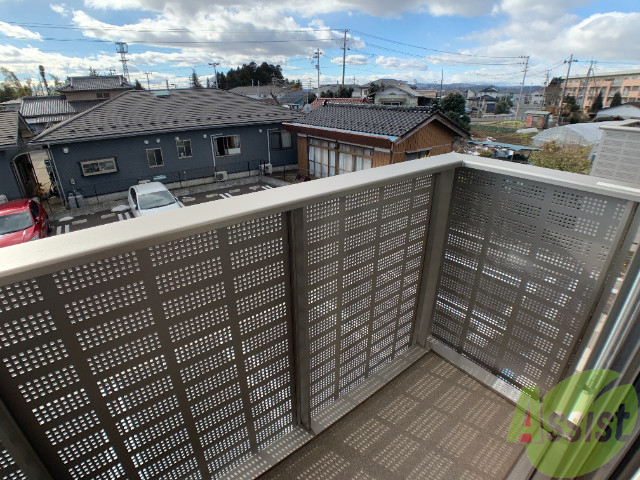 バルコニー　バルコニーがあるので洗濯物は外に干せそうですね～