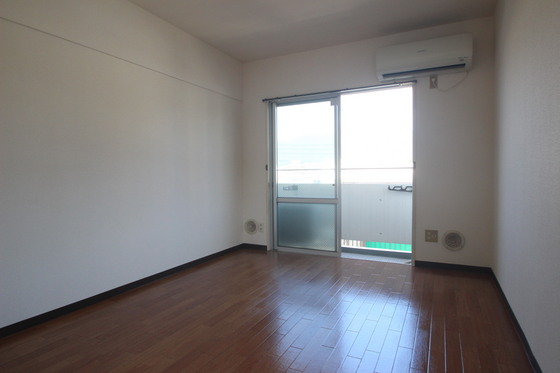 居室・リビング　※別部屋の写真です