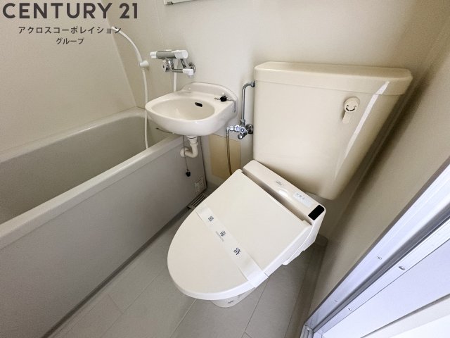 トイレ　浴室内にトイレあります！