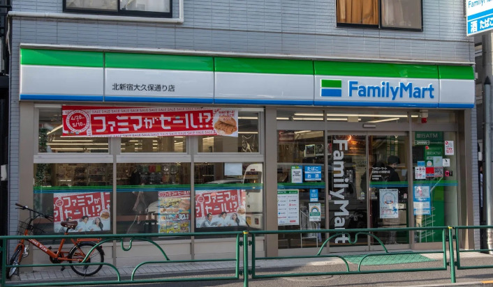 コンビニ　ファミリーマート 北新宿大久保通り店（コンビニ）まで176m