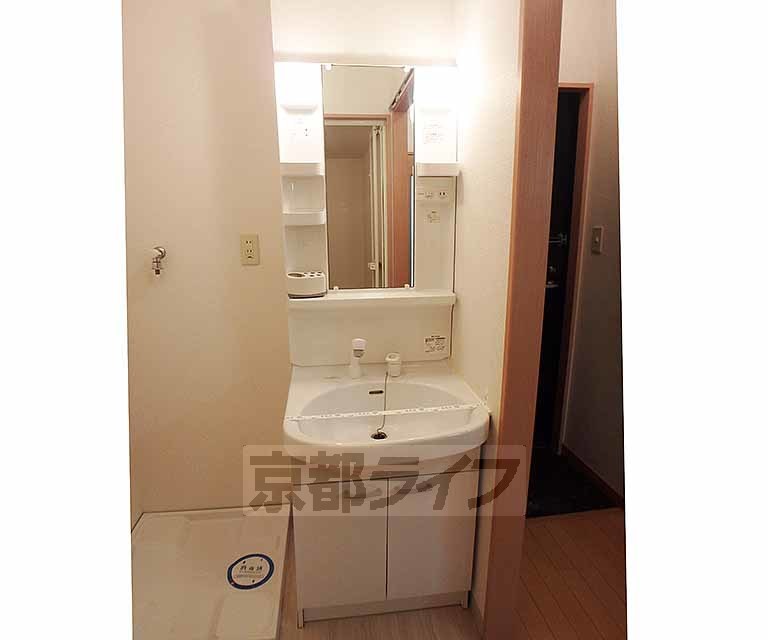 洗面設備　独立シャワー洗面台です。