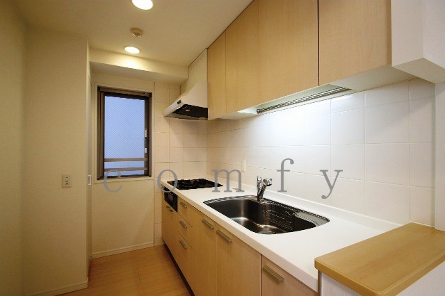 キッチン　ガス３口システムキッチン