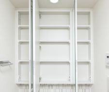 洗面設備　三面鏡収納