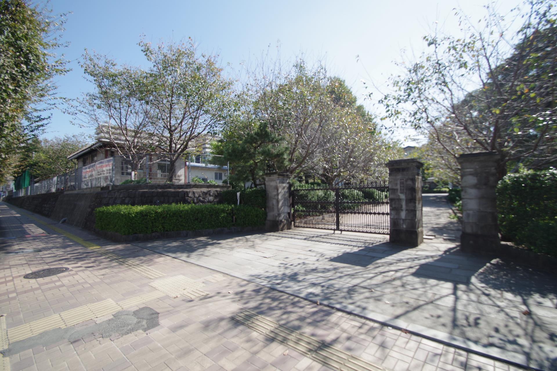 中学校　白川中学校（中学校）まで350m