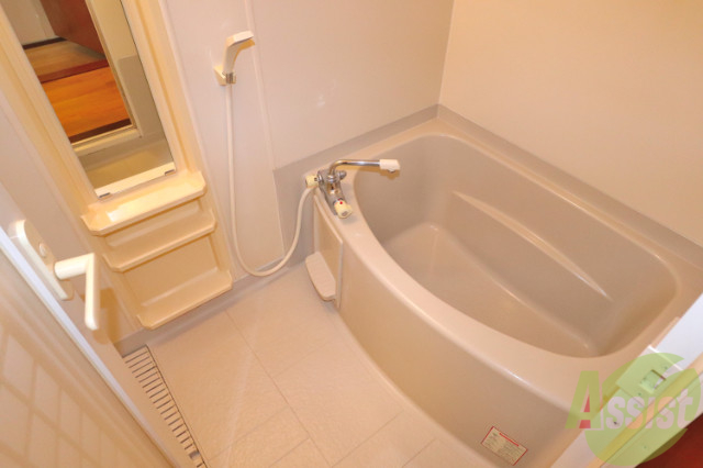 バス・シャワールーム　広々浴槽で疲れも吹っ飛ぶ