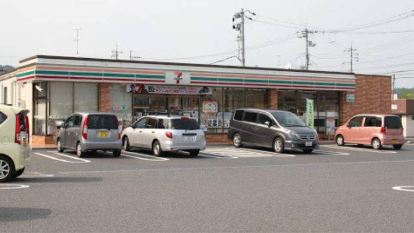 コンビニ　セブンイレブン（コンビニ）まで1446m