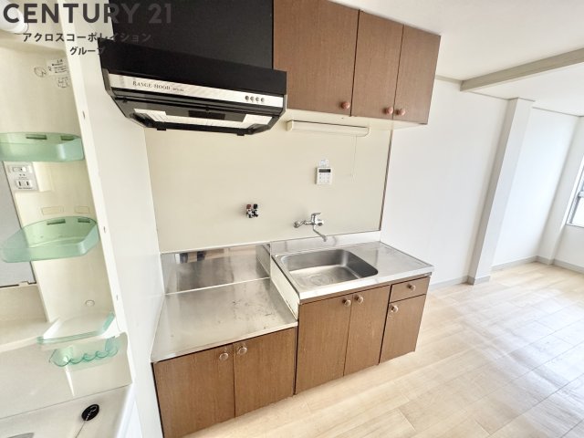 キッチン　壁付けキッチンでスペースを最大限有効活用できます！