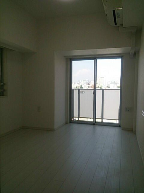 居室・リビング　こちらのリビングで趣味の時間をお楽しみください