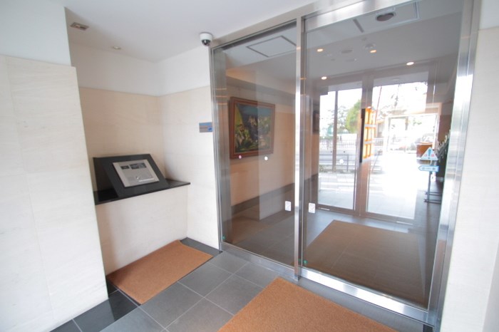 エントランス　エントランスは安全配慮のオートロック付き